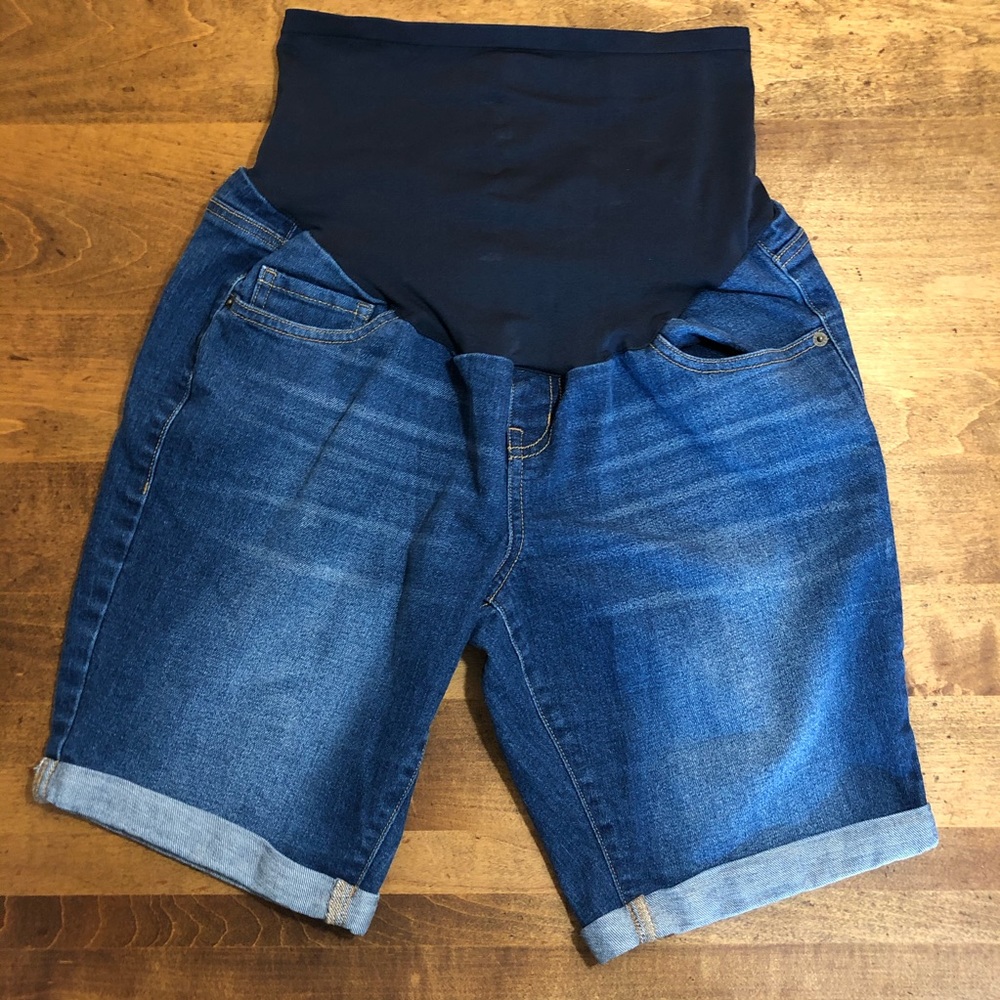 Old Navy Full Panel Jean Shorts SZ 6 9 inch Inseam